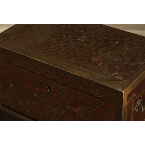 112 - AN 18TH CENTURY INDIAN BRASS BOUND AND SCROLL INLAID HARDWOOD FITTED DRESSING BOX ON STAND with fitt... 