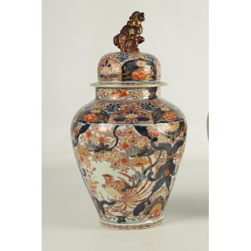 123 - A GOOD PAIR OF 18TH / EARLY 19TH CENTURY JAPANESE IMARI VASES AND COVERS the shouldered ovoid bodies... 