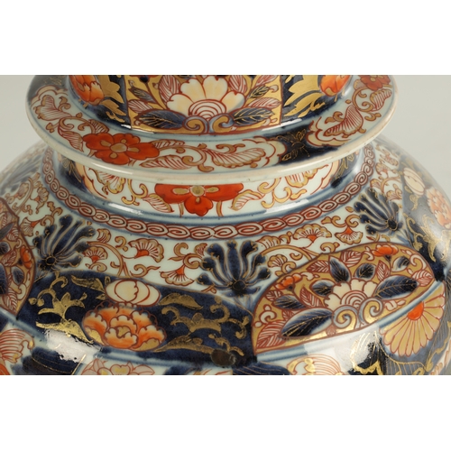 123 - A GOOD PAIR OF 18TH / EARLY 19TH CENTURY JAPANESE IMARI VASES AND COVERS the shouldered ovoid bodies... 