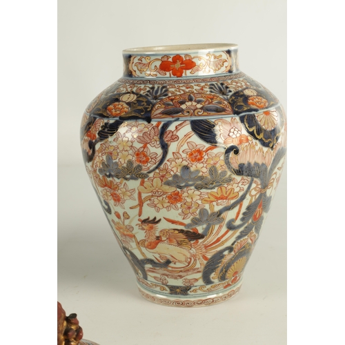 123 - A GOOD PAIR OF 18TH / EARLY 19TH CENTURY JAPANESE IMARI VASES AND COVERS the shouldered ovoid bodies... 