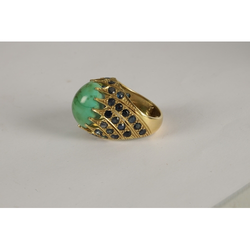 302 - A LADIES HEAVY 18CT GOLD JADE AND SAPPHIRE RING having a large jade cabochon above 38 sapphires in a... 