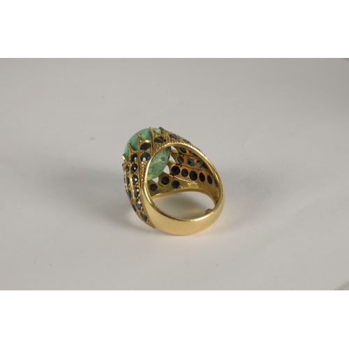 302 - A LADIES HEAVY 18CT GOLD JADE AND SAPPHIRE RING having a large jade cabochon above 38 sapphires in a... 