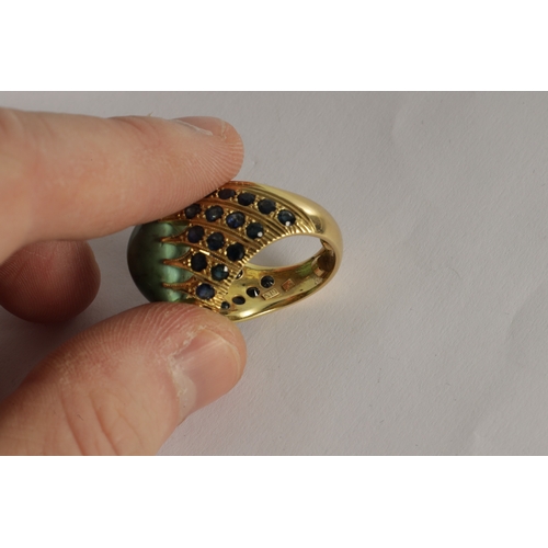 302 - A LADIES HEAVY 18CT GOLD JADE AND SAPPHIRE RING having a large jade cabochon above 38 sapphires in a... 