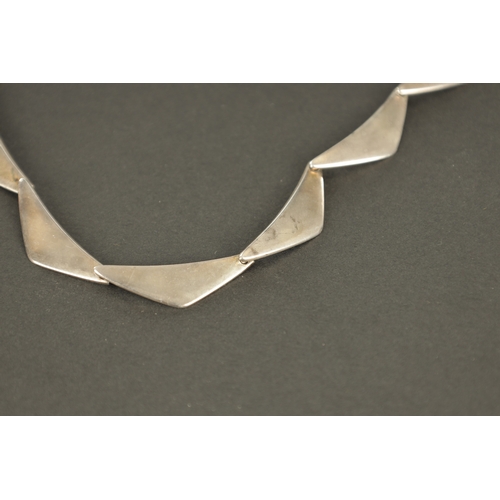 340 - A STYLISH GEORG JENSEN SILVER NECKLACE with triangular links, total weight app. 47g (48cm long)