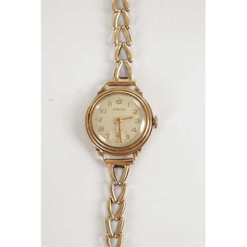 361 - AN ENSIGN .375 HALLMARKED YELLOW GOLD LADIES WRISTWATCH with ribbed bezel and tinted Arabic dial wit... 