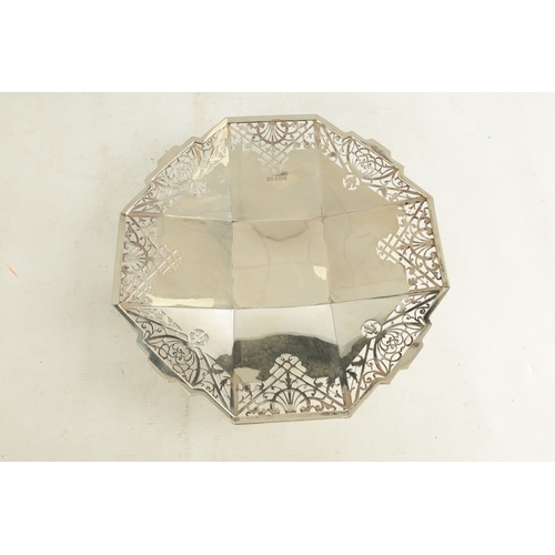 465 - A STYLISH ART DECO OCTAGONAL SILVER FRUIT DISH, with pierced filigree border enclosing a sectional p... 