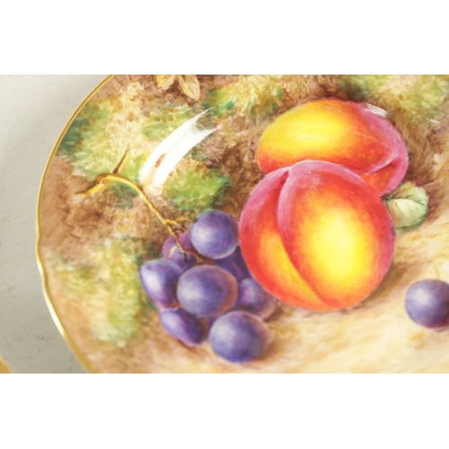 55 - A PAIR OF MID 20TH CENTURY ROYAL WORCESTER CABINET PLATES PAINTED WITH FRUIT signed Freeman with bla... 