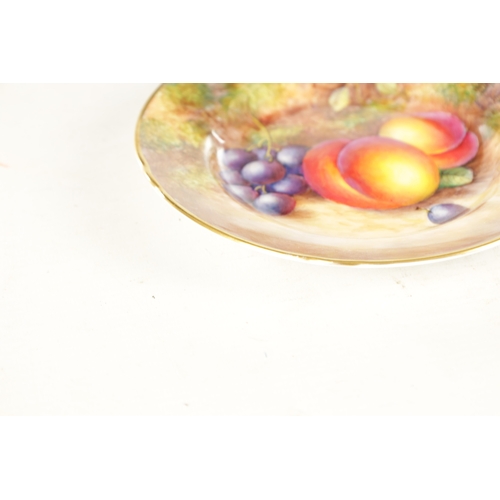 55 - A PAIR OF MID 20TH CENTURY ROYAL WORCESTER CABINET PLATES PAINTED WITH FRUIT signed Freeman with bla... 