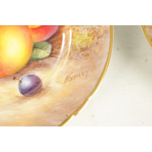 55 - A PAIR OF MID 20TH CENTURY ROYAL WORCESTER CABINET PLATES PAINTED WITH FRUIT signed Freeman with bla... 