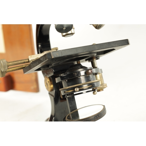 560 - A 20TH CENTURY E. LEITZ WETZLAR MONOCULAR MICROSCOPE NUMBER 190500 the brass and blackened frame of ... 