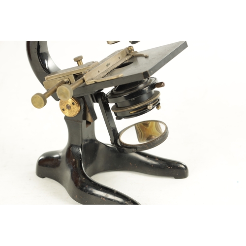 560 - A 20TH CENTURY E. LEITZ WETZLAR MONOCULAR MICROSCOPE NUMBER 190500 the brass and blackened frame of ... 