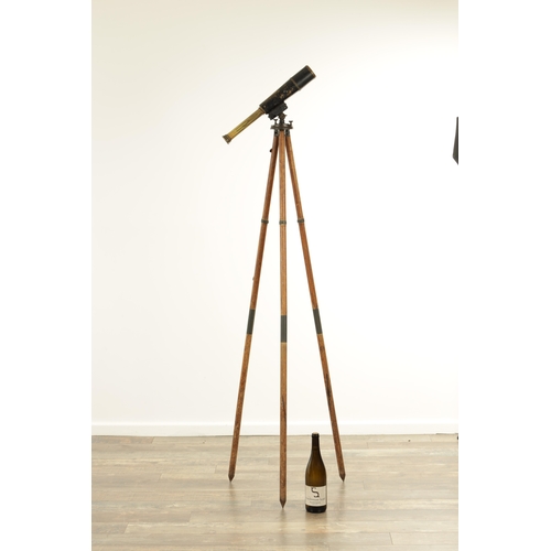 562 - A WORLD WAR I SPOTTER TELESCOPE ON WOOD TRIPOD BASE the adjustable blacked brass double-draw barrel,... 