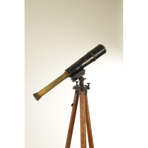 562 - A WORLD WAR I SPOTTER TELESCOPE ON WOOD TRIPOD BASE the adjustable blacked brass double-draw barrel,... 