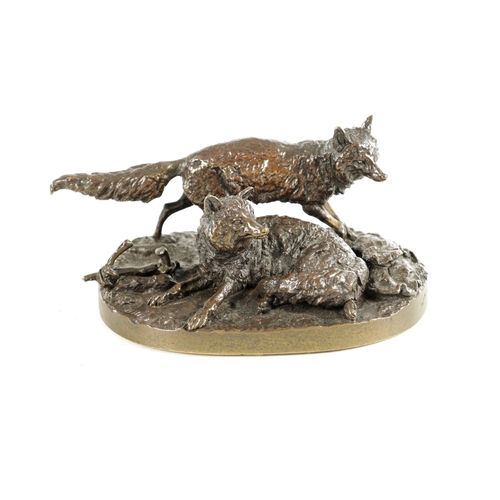 659 - AFTER P.J.MENE (1810 - 1879) A GOOD LATE 19TH CENTURY BRONZE GROUP OF TWO FOXES on a naturalistic ba... 