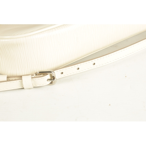 671 - A GENUINE LOUIS VUITTON MALIBU STREET WHITE SHOULDER BAG made from Epi leather with silver metal pus... 