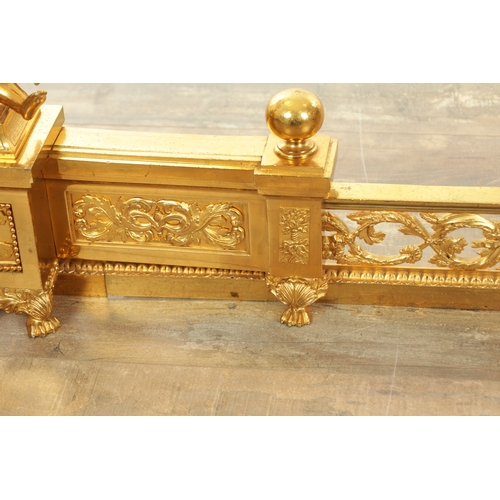 684 - A GOOD LARGE 19TH CENTURY FRENCH GILT BRASS ADJUSTABLE HEARTH FENDER with seated cherubs to either s... 