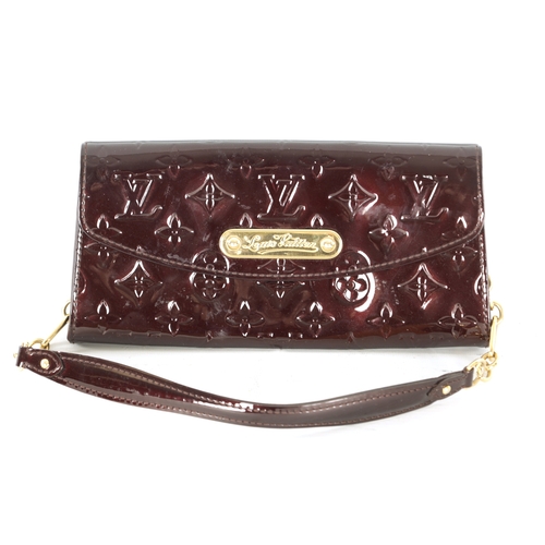 689 - A GENUINE LOUIS VUITTON PATENT BURGUNDY LEATHER SUNSET BOULEVARD HANDBAG with gold metal mounts and ... 