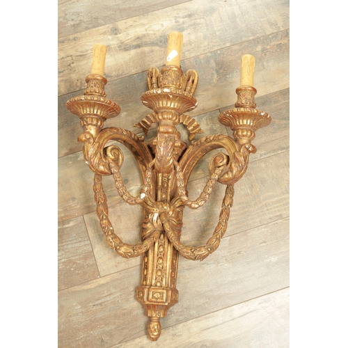 696 - A SET OF FOUR CARVED GILTWOOD ADAM STYLE HANGING WALL LIGHTS with urn-shaped leaf-carved bodies havi... 