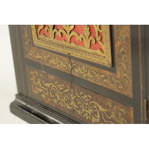 1083 - A FINE AND IMPRESSIVE LATE 19TH CENTURY BRASS INLAID BOULLE WORK AND EBONSIED THREE TRAIN BRACKET CL... 