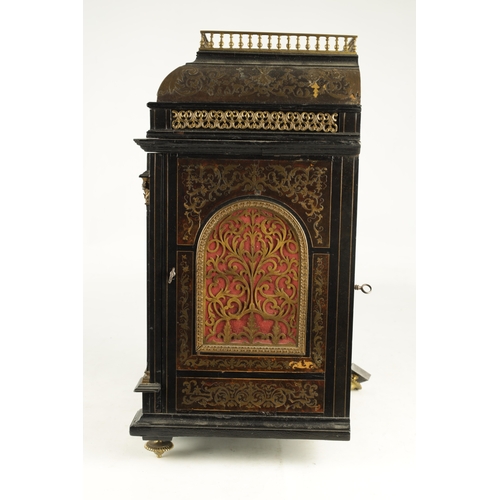 1083 - A FINE AND IMPRESSIVE LATE 19TH CENTURY BRASS INLAID BOULLE WORK AND EBONSIED THREE TRAIN BRACKET CL... 