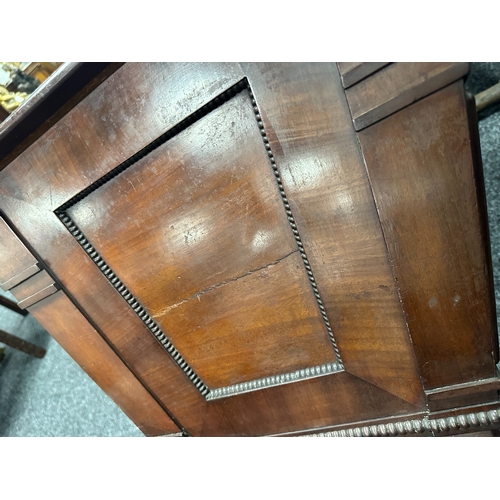 1213 - A LATE REGENCY MAHOGANY SARCOPHAGUS CELLARETTE with lead-lined divided interior, gadrooned panelled ... 