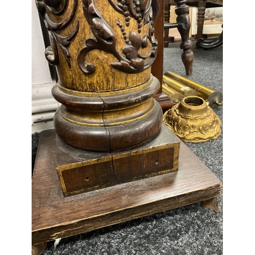 1238 - A PAIR OF 19TH CENTURY OAK AND GILT HIGH-LIGHTED CARVED CORINTHIAN COLUMNS the lower bodies with con... 