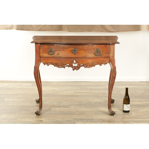 1255 - AN 18TH CENTURY ROSEWOOD ANGLO-PORTUGUESE SERPENTINE-SHAPED SIDE TABLE with moulded edge top above a... 