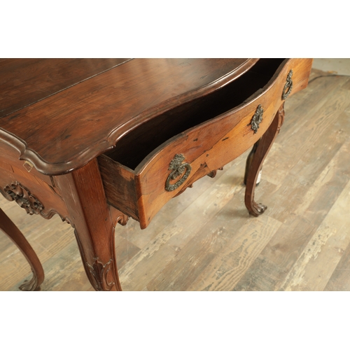 1255 - AN 18TH CENTURY ROSEWOOD ANGLO-PORTUGUESE SERPENTINE-SHAPED SIDE TABLE with moulded edge top above a... 