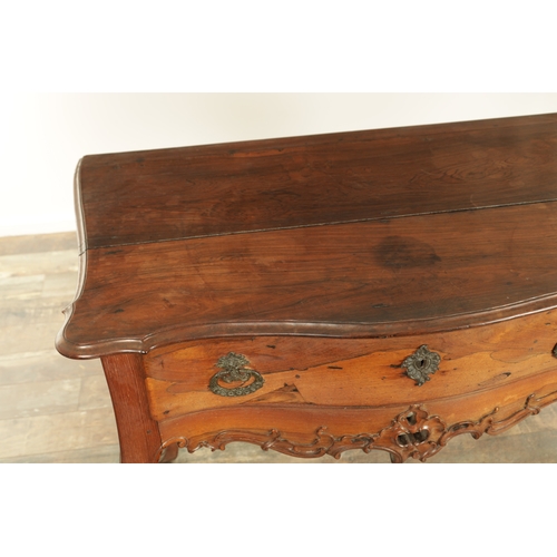 1255 - AN 18TH CENTURY ROSEWOOD ANGLO-PORTUGUESE SERPENTINE-SHAPED SIDE TABLE with moulded edge top above a... 