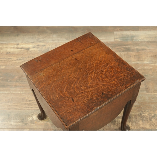 1379 - AN 18TH CENTURY OAK CLOSE STOOL with a hinged top above tapering turned legs with pad feet (42cm squ... 