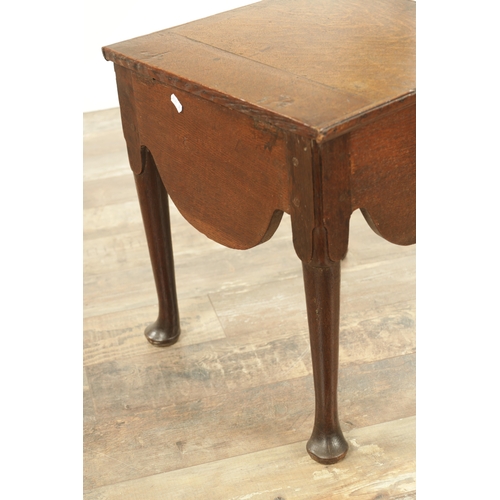 1379 - AN 18TH CENTURY OAK CLOSE STOOL with a hinged top above tapering turned legs with pad feet (42cm squ... 