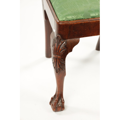 1386 - A MID 18TH CENTURY WALNUT SIDE CHAIR IN THE MANNER OF ROBERT MAINWARING the shaped interlaced scroll... 