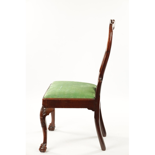 1386 - A MID 18TH CENTURY WALNUT SIDE CHAIR IN THE MANNER OF ROBERT MAINWARING the shaped interlaced scroll... 