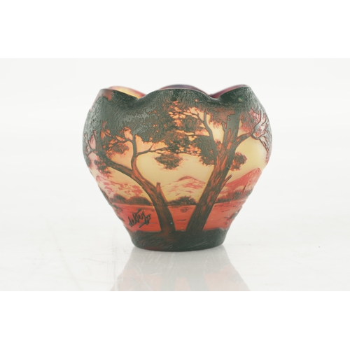 17 - AN EARLY 20TH CENTURY DEVEZ CAMEO GLASS VASE, of bulbous form with crimped rim, decorated with a mou... 