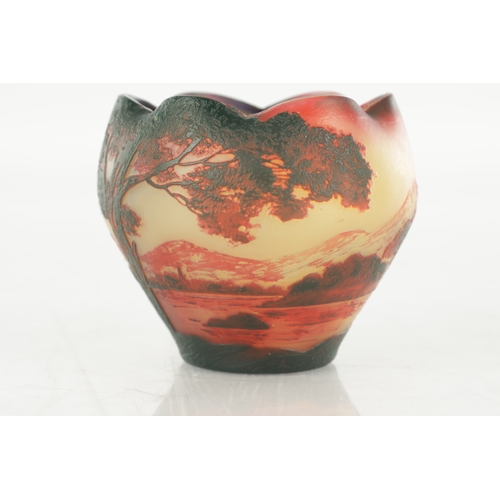 17 - AN EARLY 20TH CENTURY DEVEZ CAMEO GLASS VASE, of bulbous form with crimped rim, decorated with a mou... 