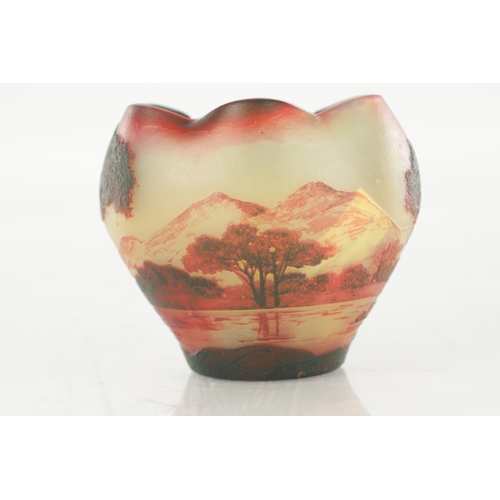 17 - AN EARLY 20TH CENTURY DEVEZ CAMEO GLASS VASE, of bulbous form with crimped rim, decorated with a mou... 