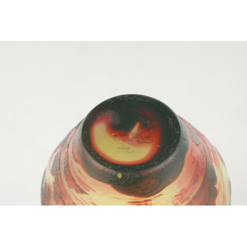 17 - AN EARLY 20TH CENTURY DEVEZ CAMEO GLASS VASE, of bulbous form with crimped rim, decorated with a mou... 