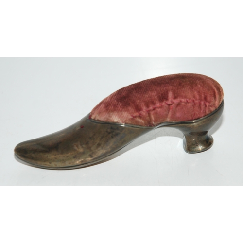 798 - A novelty silver pin cushion, Birmingham 1931, modelled as a lady's shoe, 10.5cm long