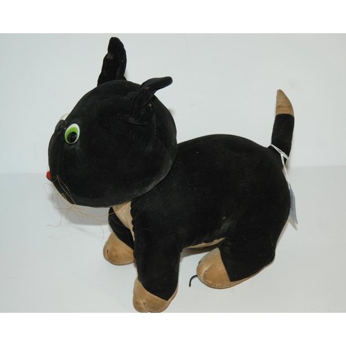 355 - A Einko style dog with stich claws, 26cm wide and a musical cat (2)