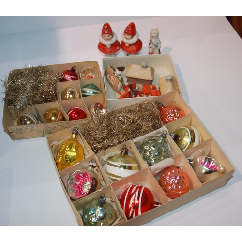 378 - A collection of vintage Christmas decoration 