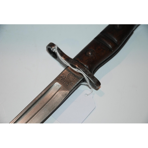 439 - An American bayonet by Remington, the blade stamped, in metal scabbard