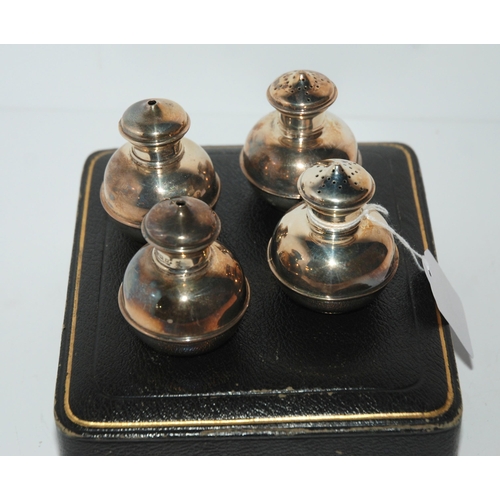 754 - A cased set of silver salts and peppers, London marks, 117 grams (4)