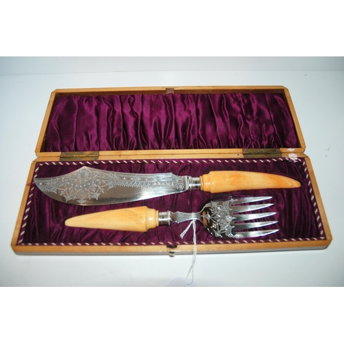 792 - A cased set of silver-plate and bone handled fish servers