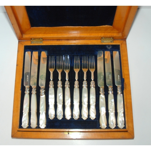 801 - A tray lot of cased EP cutlery