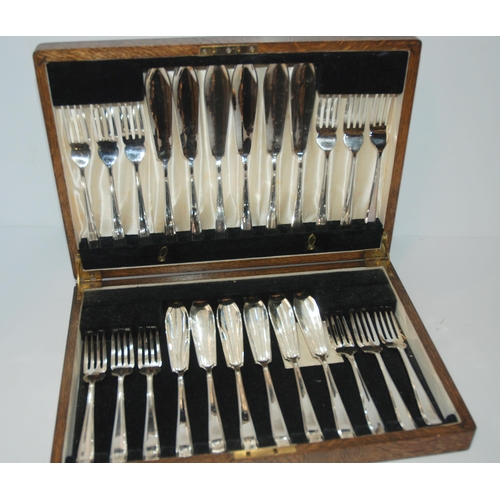 805 - A tray lot of EP, cased cutlery, hotel ware, tea service, tazza etc 