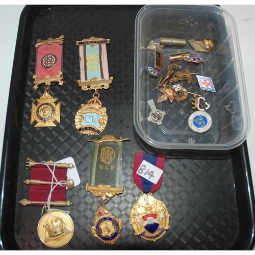 814 - A lot comprising one silver gilt Masonic medal, four gilt metal medals with a selection of small ena... 