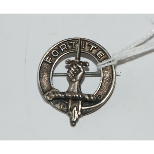 816 - A small silver clan badge 3 cm diameter