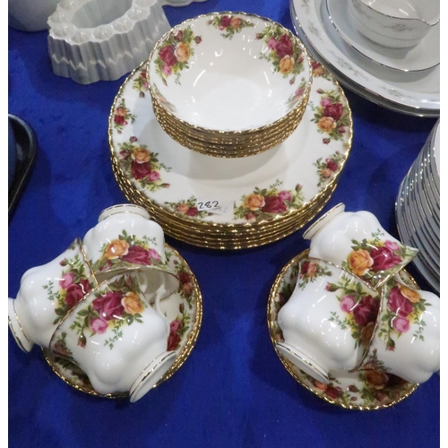 282 - A Noritake Melissa pattern part dinner/tea service comprising 12 serving plates, side plates, bowls,... 