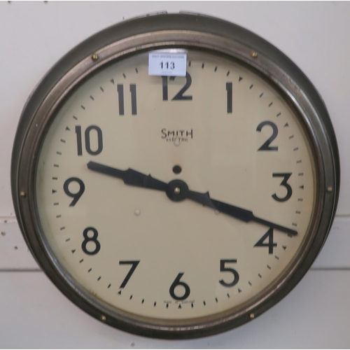 113 - A 20th century Smith electric wall clock converted to battery operated and a hammered brass pot (2)