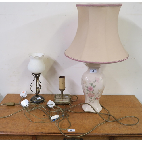 40 - A lot comprising a ceramic table lamp and two further table lamps (3)